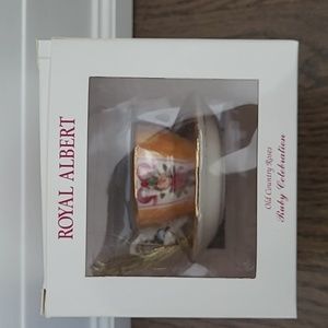 Royal Albert Old Country Roses teacup/saucer ornament ruby celebration